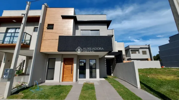 Sobrado com 3 dormitórios à venda, 115 m² por R$ 699.000,00 - Costeira - São José dos Pinh