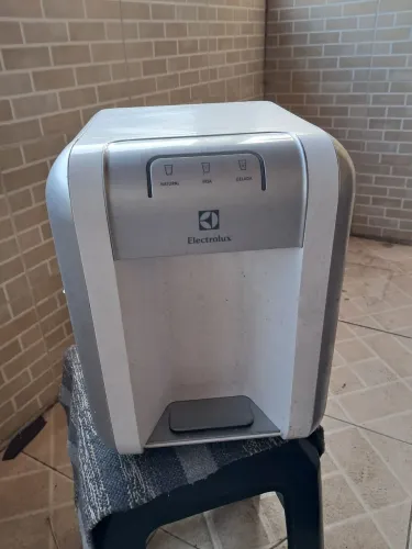 Purificador de água eletrolux 100,00.**Não está gelando