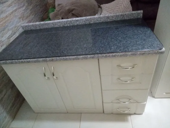 Armário 2 Portas, 4 Gavetas e 2 prateleiras 1.06x70x49