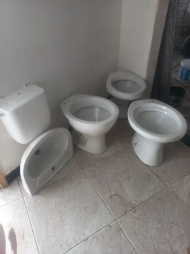 Vendo vasos sanitário+ pia + descarga