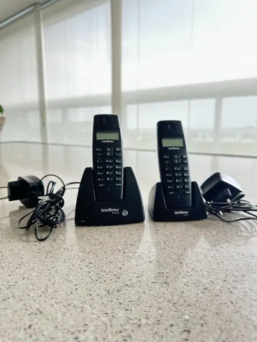 2 Aparelhos telefônico Intelbras 110/220v preto
