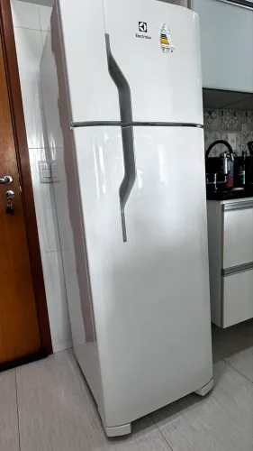 Geladeira/Refrigerador Electrolux Cycle Defrost 260 Litros Branco DC35A - 110V