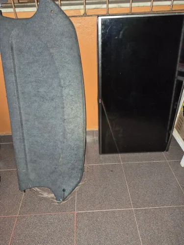 TV LG tela trincada doação