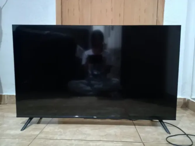 Smart TV TCL 43" Android Completa - (Com Controle e Pés)
