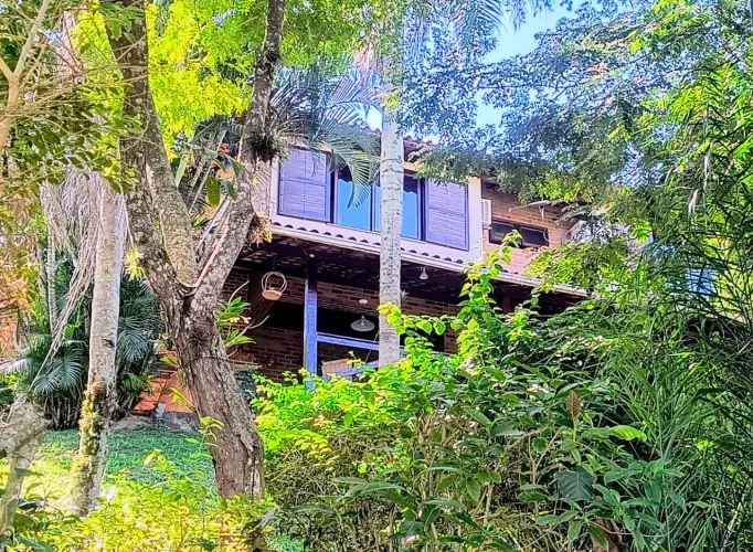 Casa para venda possui 238 metros quadrados com 4 quartos em Porto Novo - Saquarema - Rio 