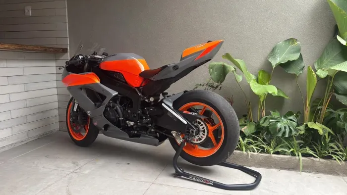 Kawasaki zx6r Preparada para pista. Moto de pista