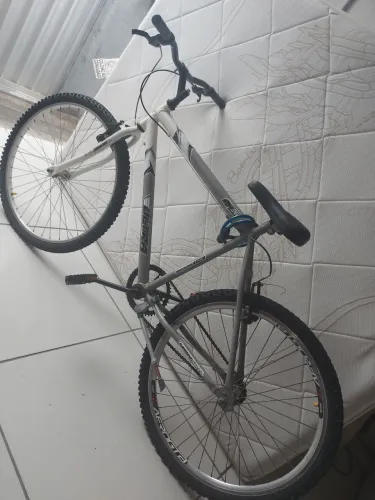 BICICLETA semi nova. Bike Quase sem uso