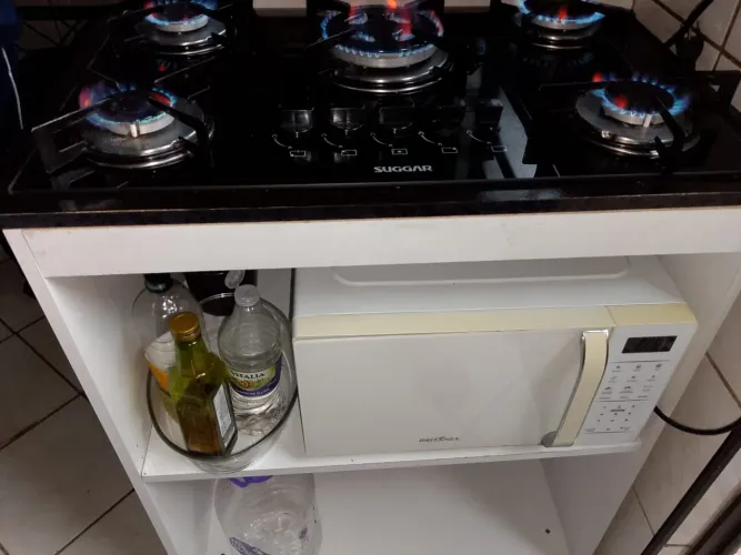 Fogão Cooktop com o Balcão 