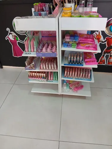 Expositor para acessório e maquiagem