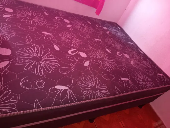 Cama box casal, no preço pra sair rápido, motivo estou de mudança e não consigo levar