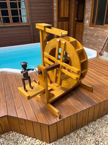 Roda d?água com boneco 62 centímetros
