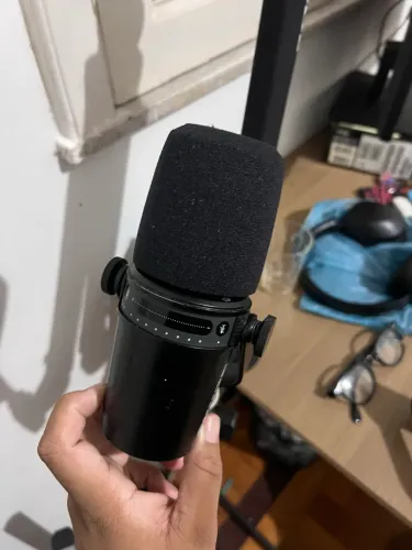 Microfone SHURE Podcast + Braço Rhode + XLR