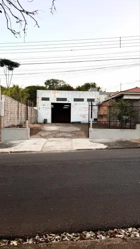 Alugo barração de 528 metros, com uma área de 250 metros construída e 6 metros de altura.