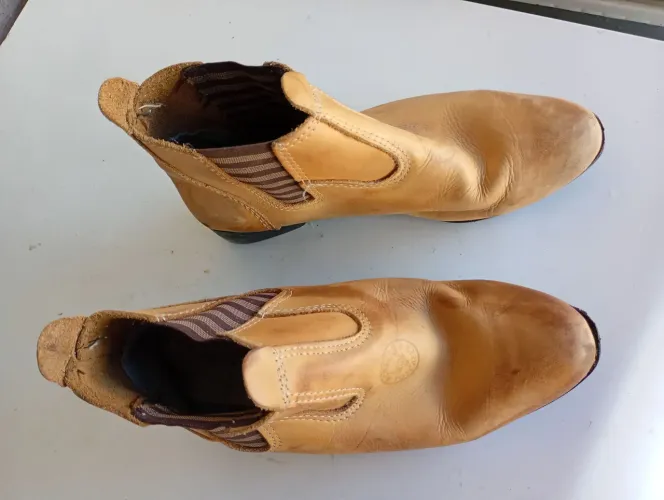 Vendo bota de couro