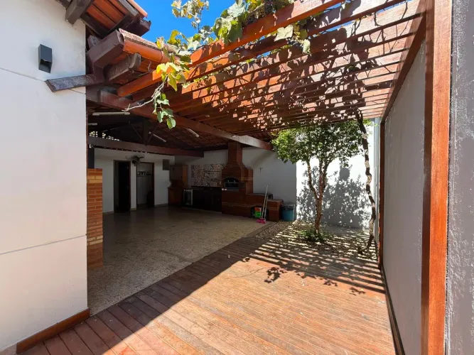 Casa 3 quartos com área gourmet semi-mobiliada em Morada de Laranjeiras - Condomínio Vila