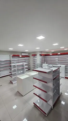MOBILIÁRIO COMPLETO PARA FARMÁCIA