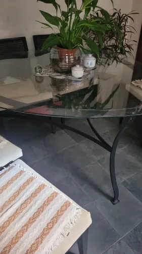 Mesa de vidro pés de ferro 4 cadeiras