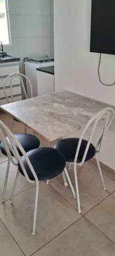 Mesa e 4 cadeiras