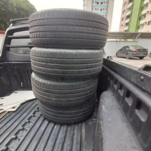 4 Pneus Pirelli R15 bom estado