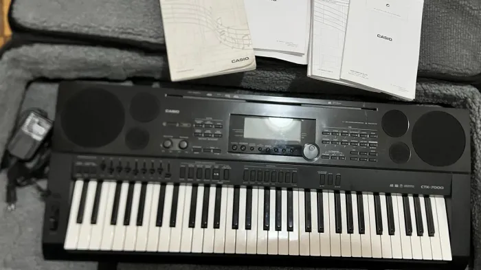 Teclado Casio CTK 7000 com case suporte e fonte original zerado