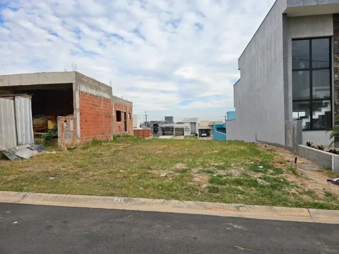 Vende Terreno 262m² Em Condomínio Monterrey