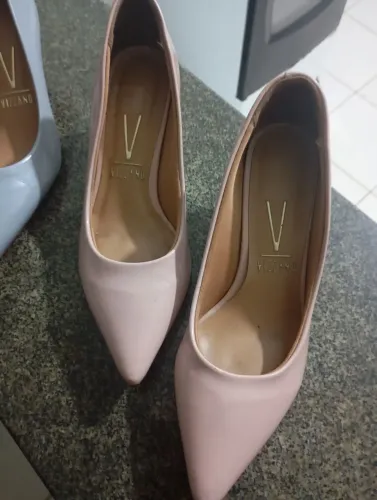 2 Sapatos Vizzano, seminovos Tam 35 retirada em Valparaíso de Goiás