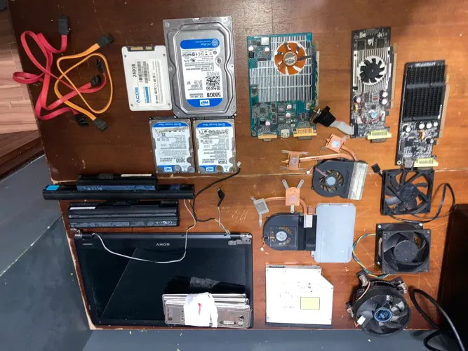 Lote de peças de PC e Notebook - HDs, SSD, placas de vídeo, coolers e muito mais