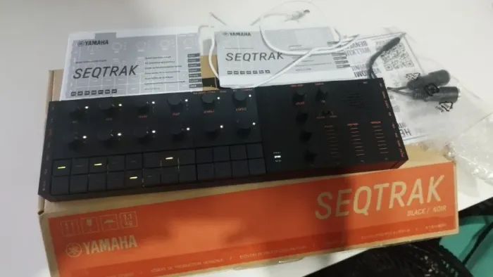 Yamaha Seqtrak Semi novo preto