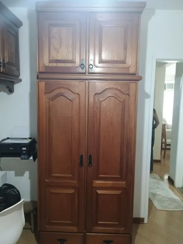 Vende-se conjunto de armários madeira maciça