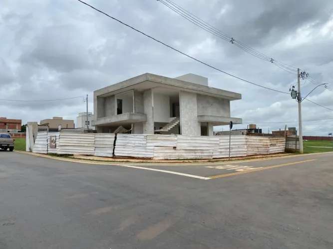 Sobrado Sofisticado com 87% da Obra Executada no Jardim Versalhes