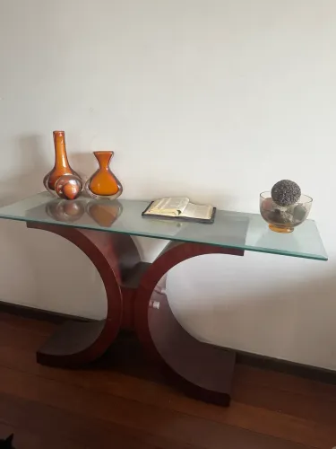 Venda aparador de madeira maciça com tampo de vidro