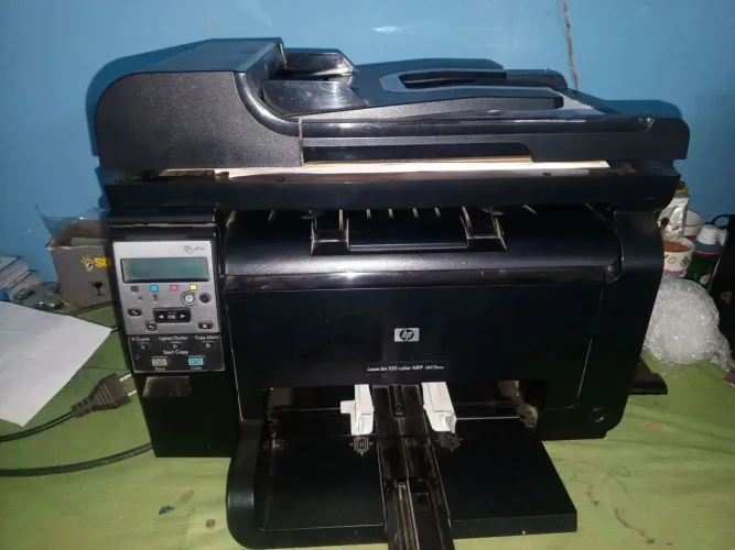 Impressora a laser HP laserjet m175nw colorida com wi-fi