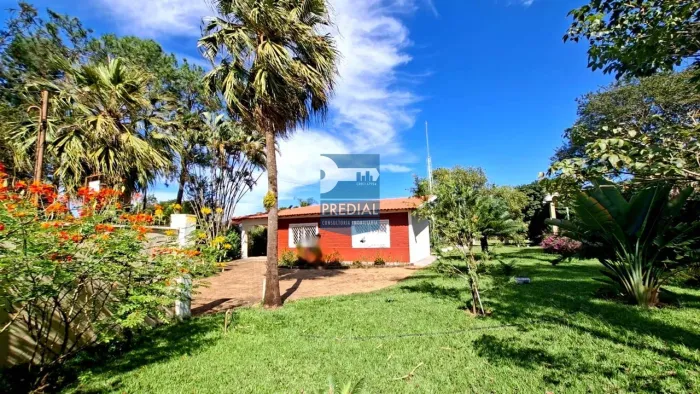 Chácara com 3 quartos, casa de hóspedes e amplo espaço de lazer para Venda Varjão, São Car