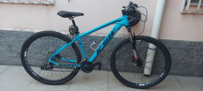 Vendo bike muito nova pouquíssima usada quadro 17 27 marchas extremamente bem cuidada