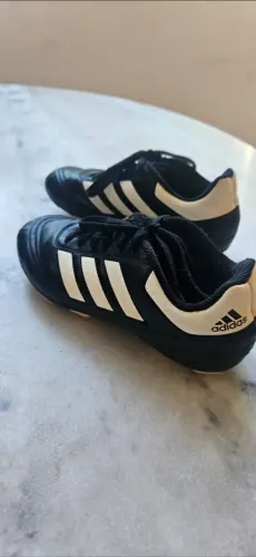Chuteira Campo Infantil Adidas Tamanho 30<br><br>R$ 80
