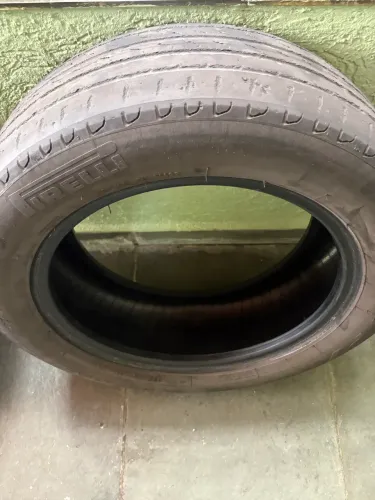 Vendo 4 PNEUS ARO 15 - 195/55R15, usado para reciclar.