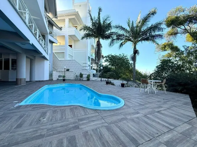 Casa com piscina e 4 dormitórios no Bosque das Mansões