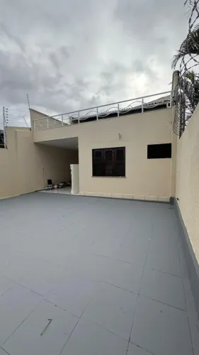 Casa duplex, 05 quartos, 05 banheiros, 03 vagas, já tem laudo da caixa