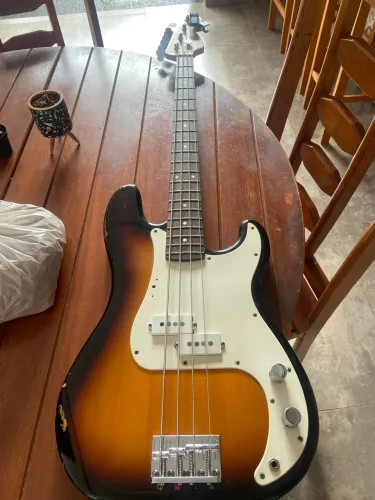 Contra Baixo Squier
