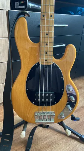 MusicMan StingRay IV