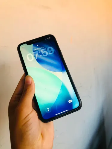 Vendi iPhone 11 , 64 GB , Face ID off , todo original , funciona tudo perfeitamente
