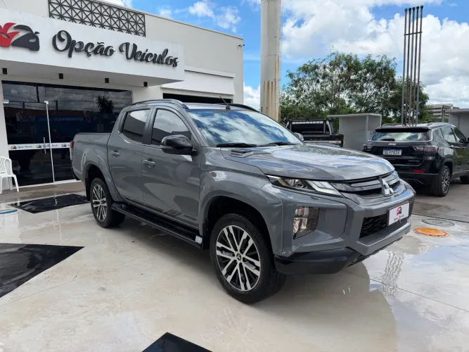 Mitsubishi L200 Tri. S.urban HPE-S 2.4 4X4 Die. AUT 2025