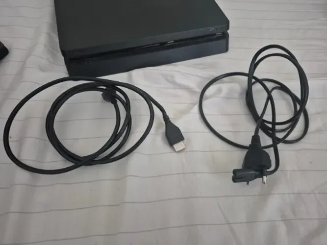 Console Playstation 4 Slim 1TB Seminovo. 2 Controles Originais + Jogos Incluso