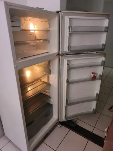 Geladeira só esfria barato pra ir rápido