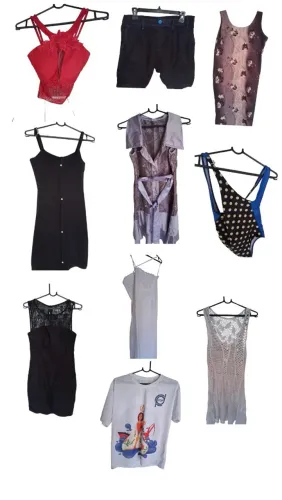 Fardo de 10 peças de roupas.