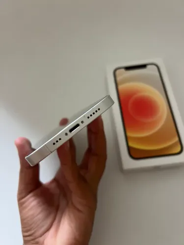 Iphone 12 64g semi novo com caixa, cabo, e capa.