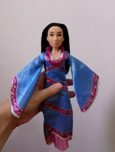 Boneca princesa Mulan Disney Deluxe Reflexo Hasbro articulada