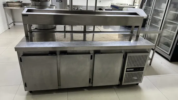 Bancada refrigerada com codimentadora 207x70x90