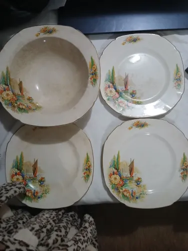 3 pratos e 1 bandeja porcelana