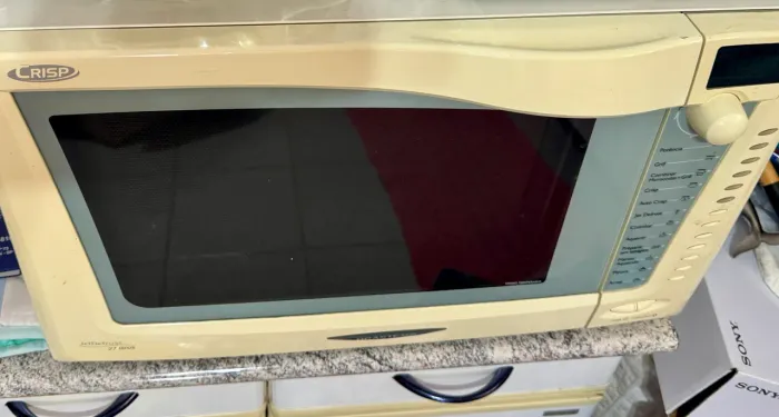 Vendo microondas branco Brastemp ótimo estado de conservação 300,00